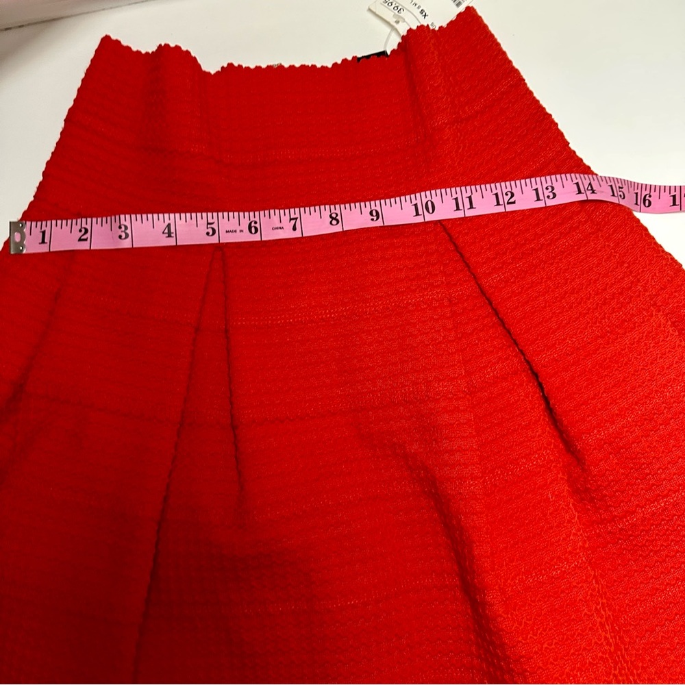 H & M NWT Red Textured Bandage Elastic Waist Flared Skirt w/back Zipper - Picture 11 of 12